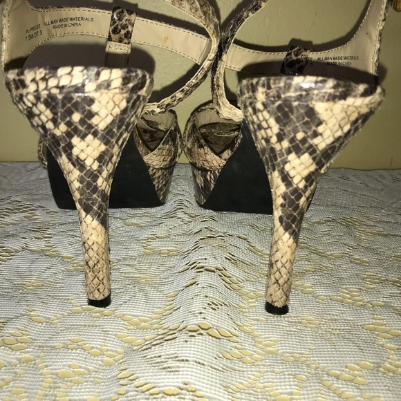 BCBGeneration Tan Brown Reptile Snake T strap Platform Heel Shoes - Picture 7 of 10